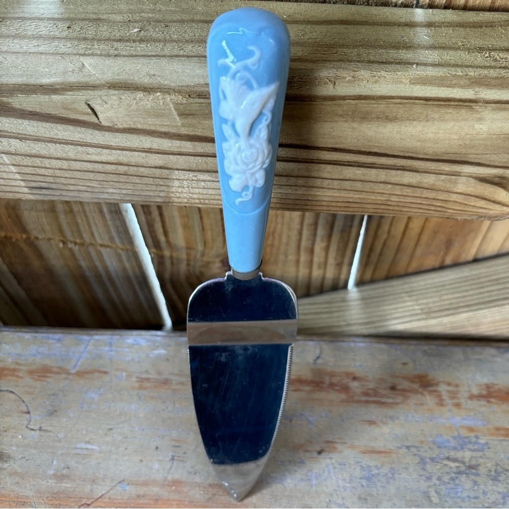 Avon Stainless Bridal Cake Server Hummingbird and Rose Cameo on Blue Handle